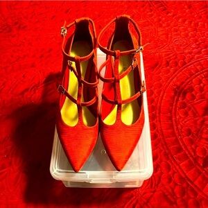 Gianni Bini Red T-Strap 👠